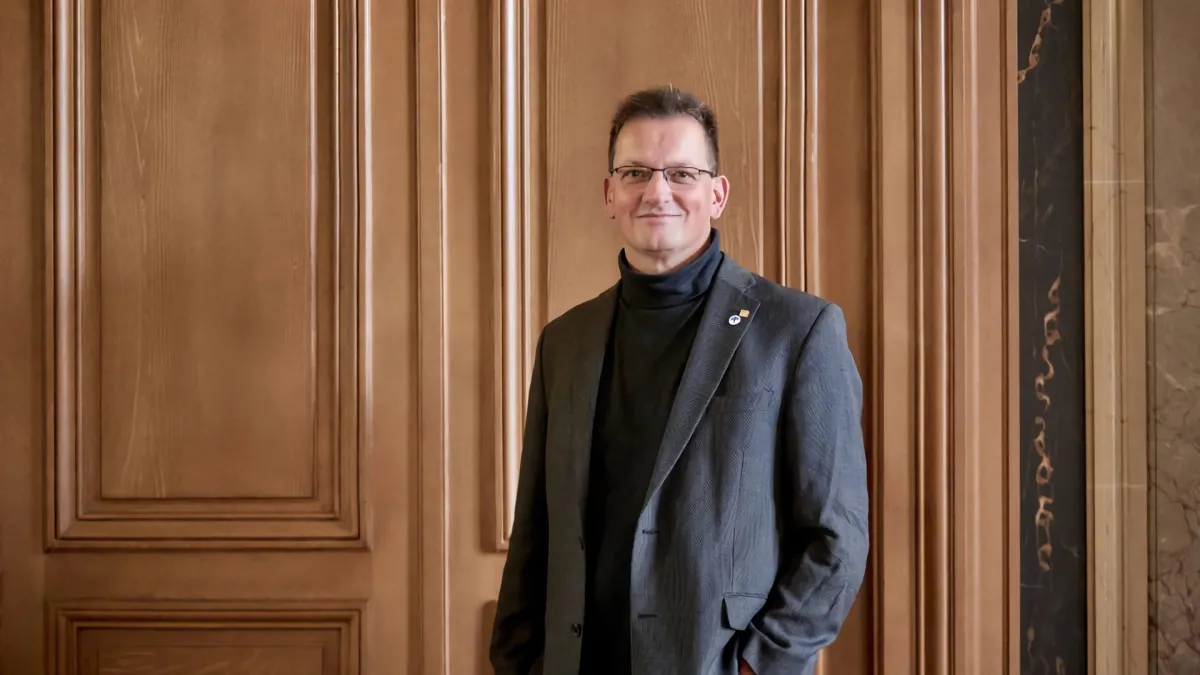 Professor Sebastian Leidel