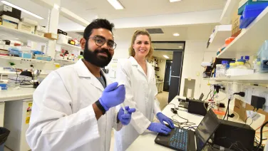 Dr Alex Sneddon and Agin Ravindran 06 - Photo Kassapa Senarath